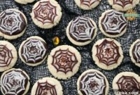 Spooky Spiderweb Cookies