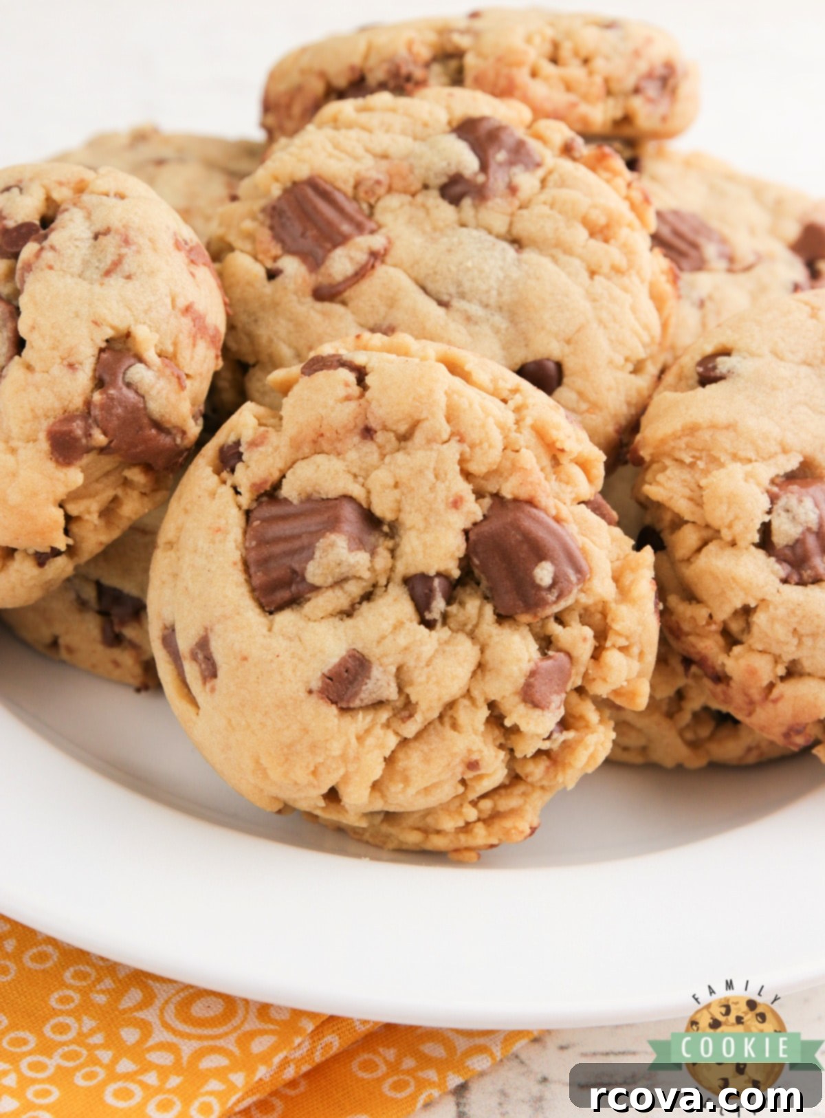 REESE'S PEANUT BUTTER BANANA COOKIES 1 featured 10967