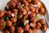 Slow Cooker Sweet and Spicy Cranberry Meatballs