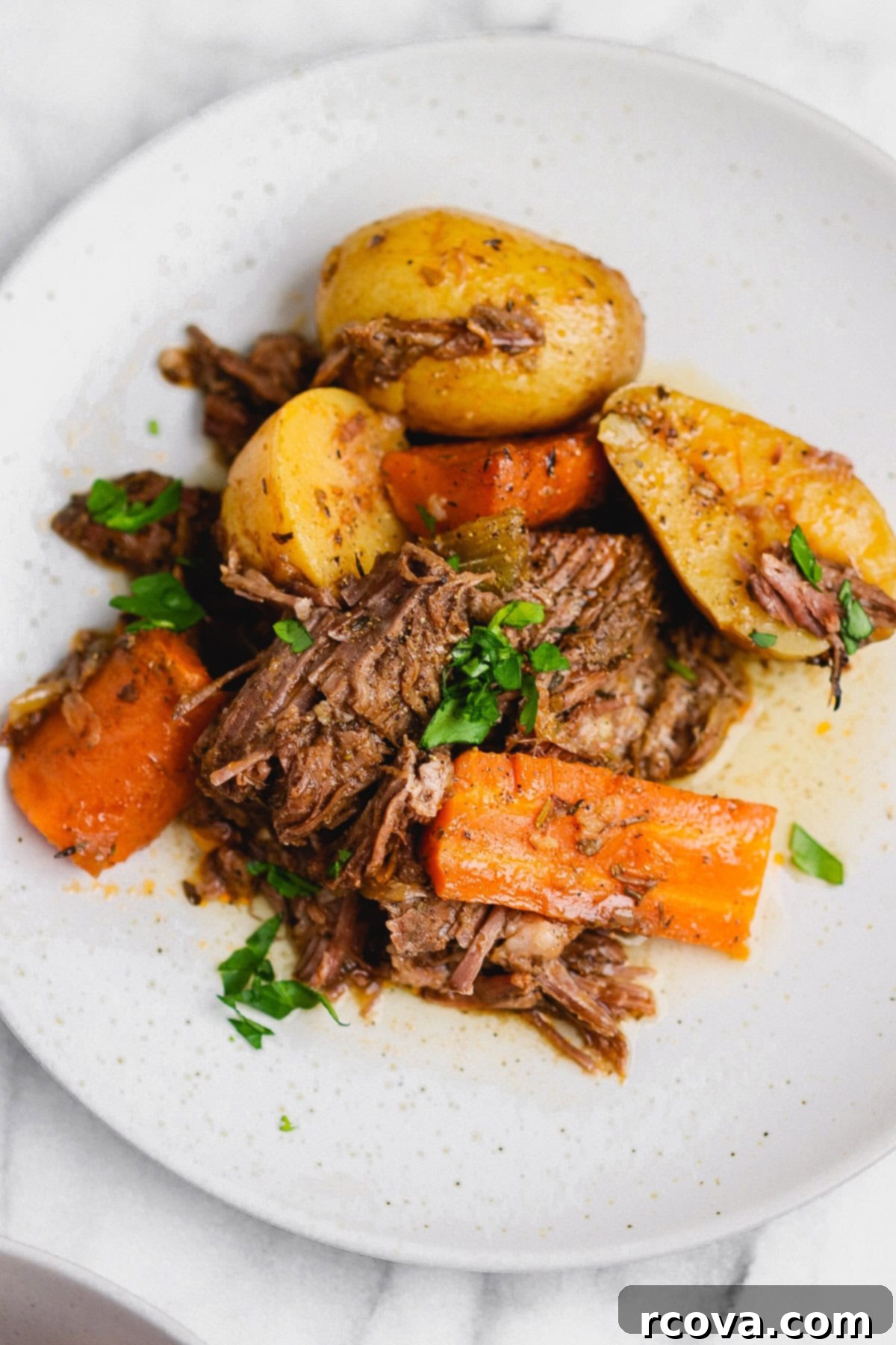 Set-It-and-Forget-It Slow Cooker Pot Roast 1 featured 19360