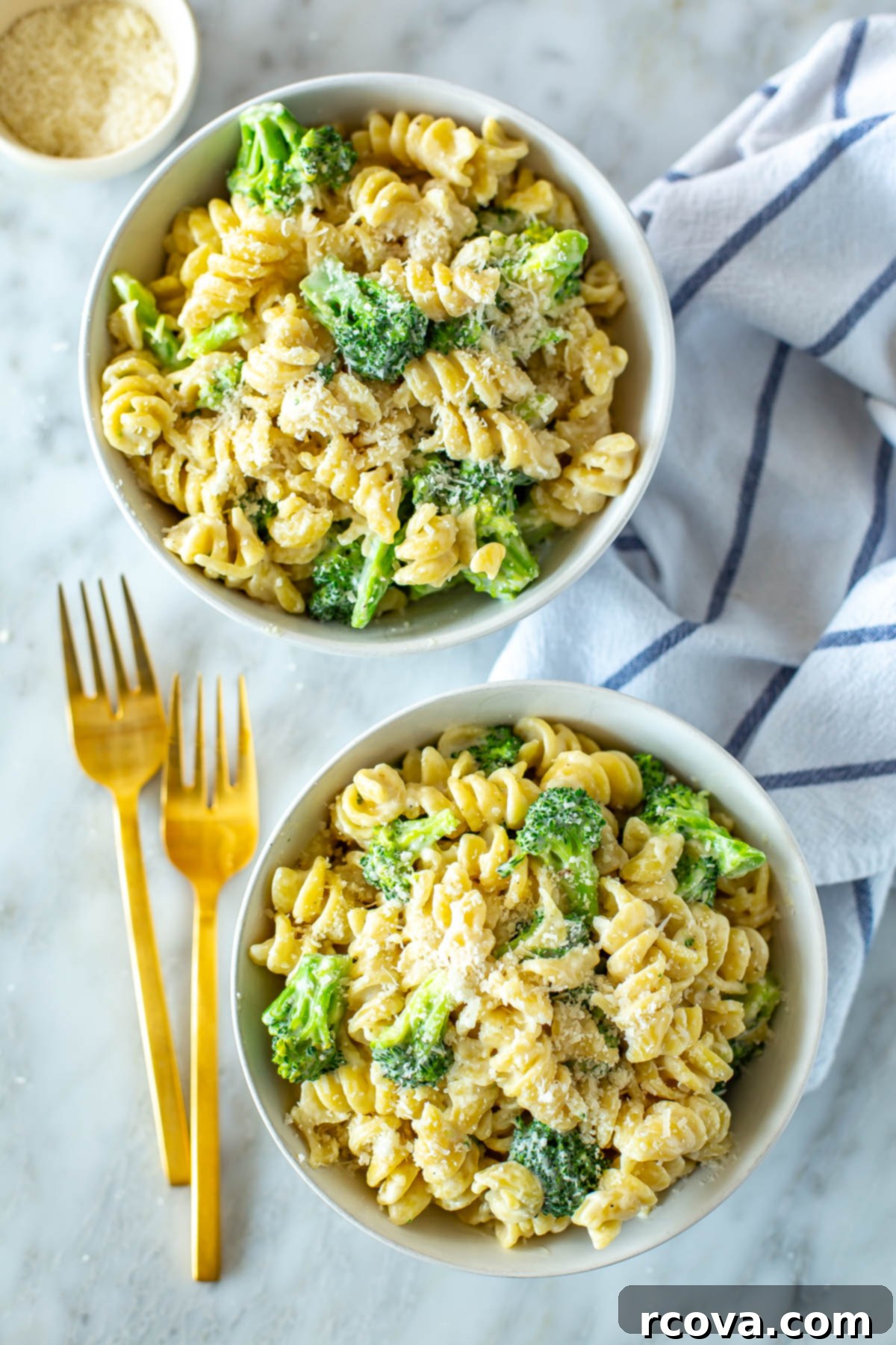 Creamy One-Pot Broccoli Alfredo Pasta 1 featured 20425