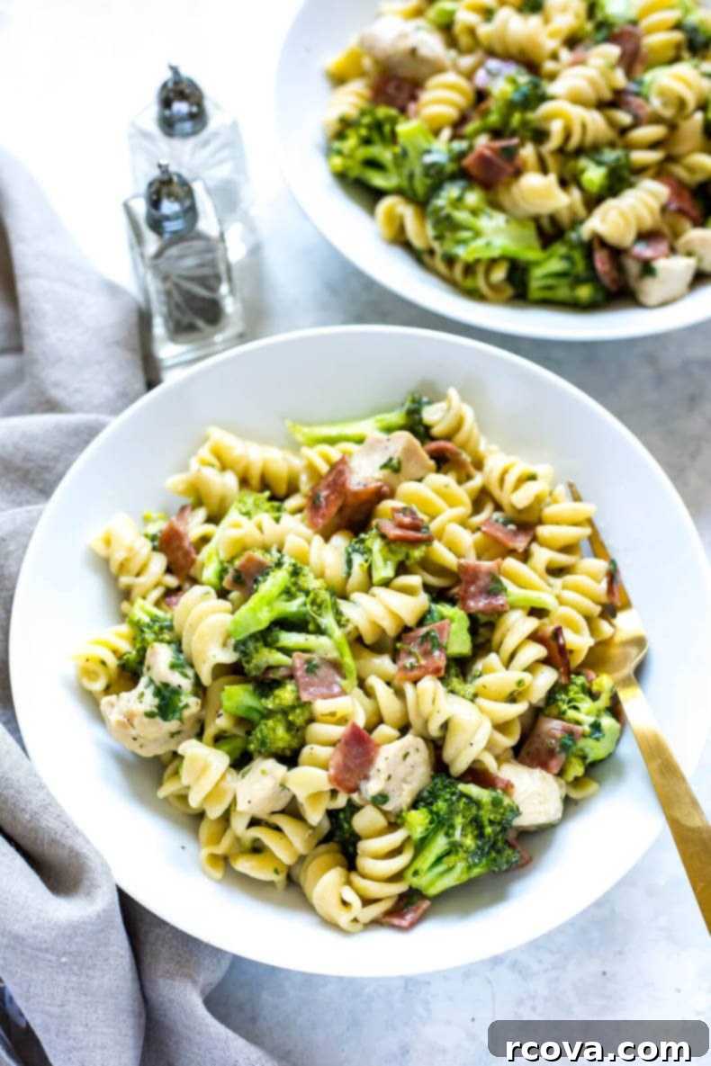Creamy Instant Pot Chicken Bacon Ranch Pasta 1 featured 22850