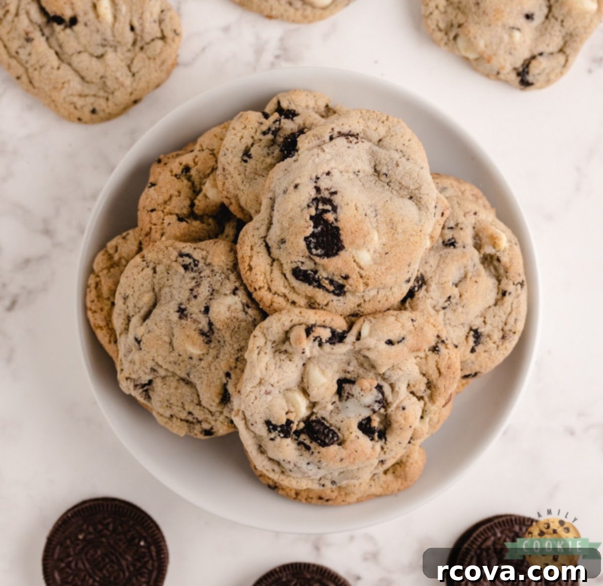 Cookies and Cream Crumble Cookies 1 featured 338