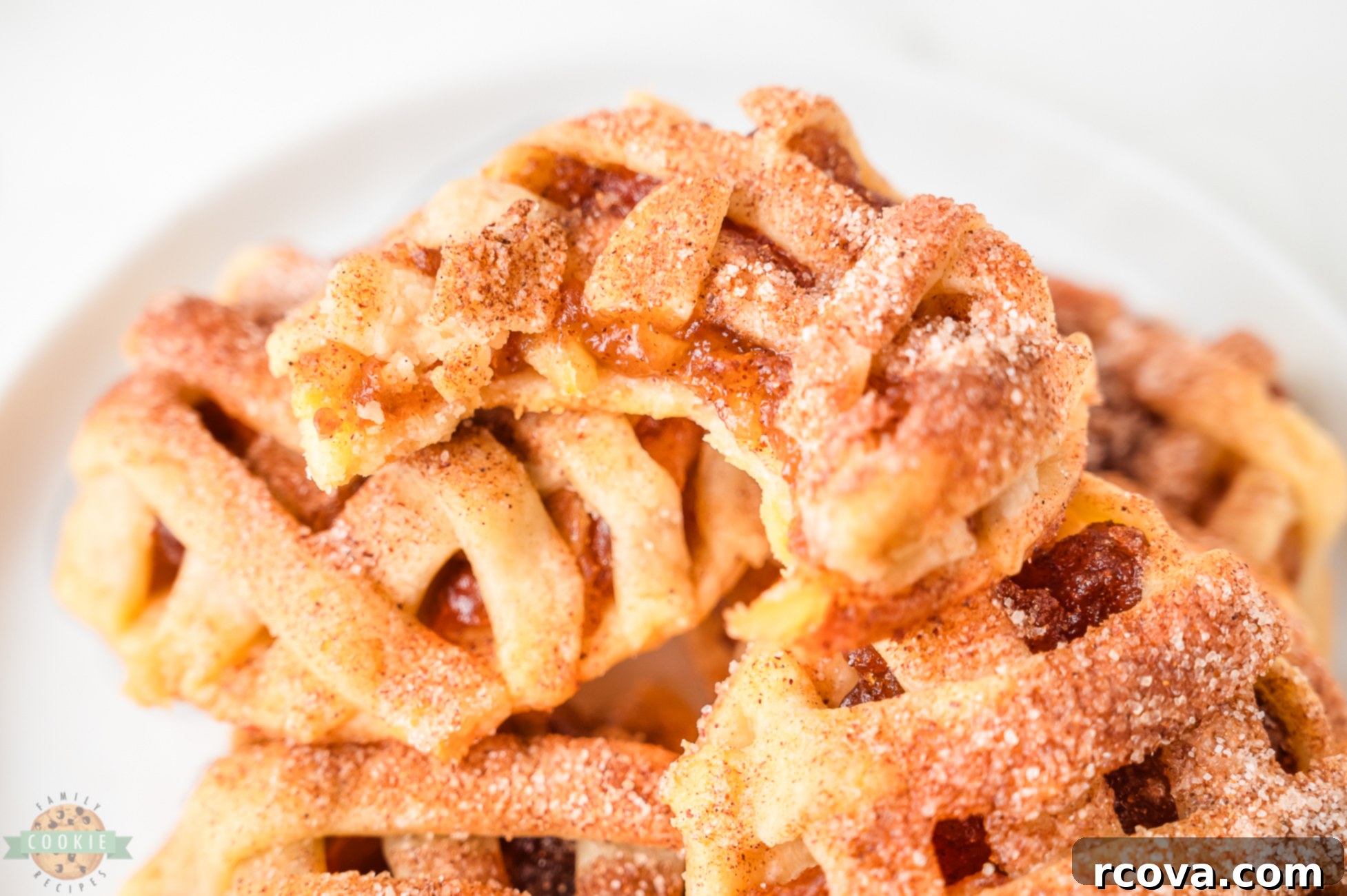 Spiced Apple Pie Delights 1 featured 43635