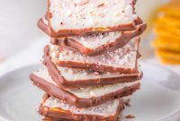 Peppermint Bark Graham Delights