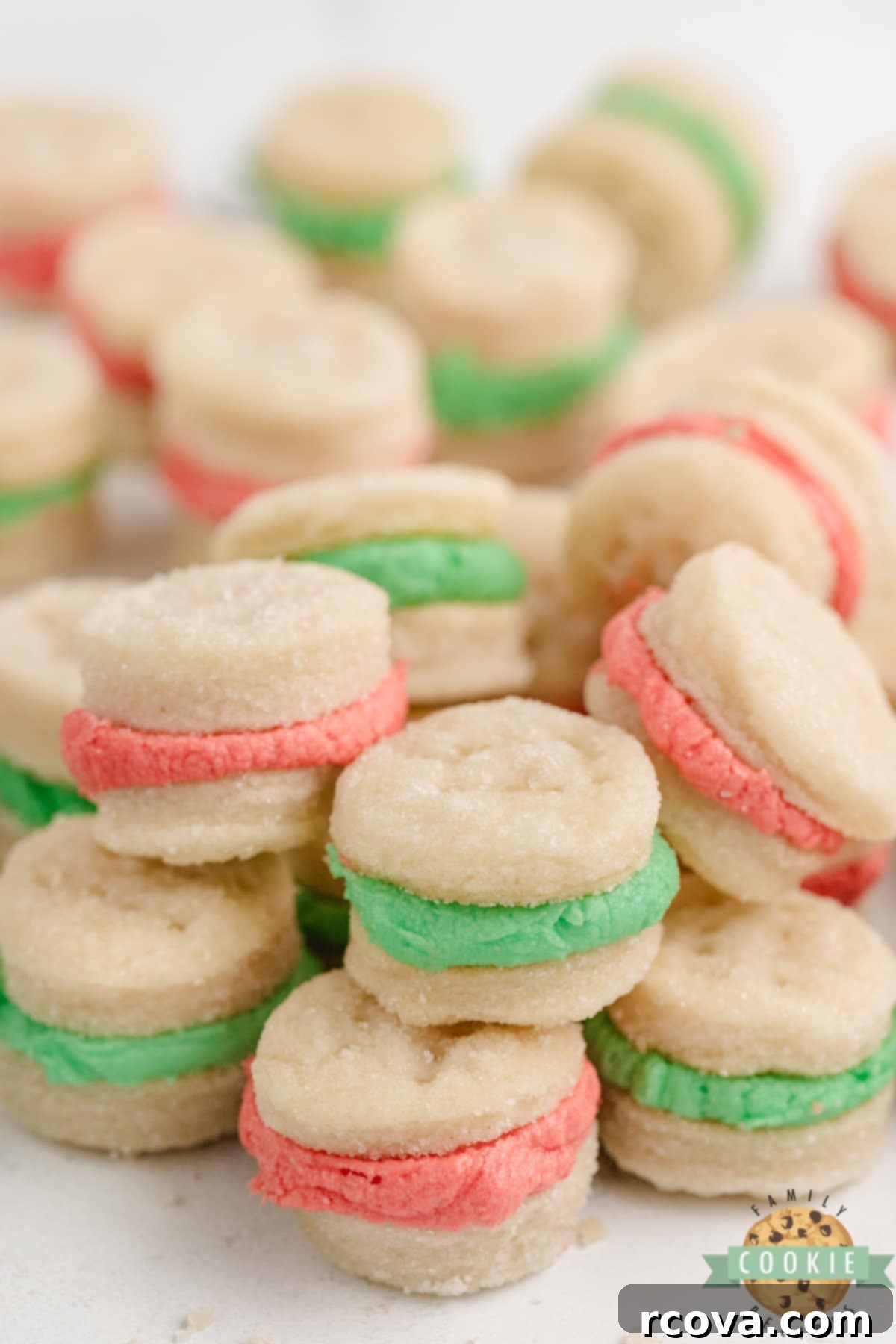 Sweet Little Christmas Cookie Sandwiches 1 featured 44049