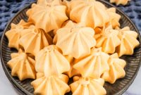 Pumpkin Spice Meringue Clouds