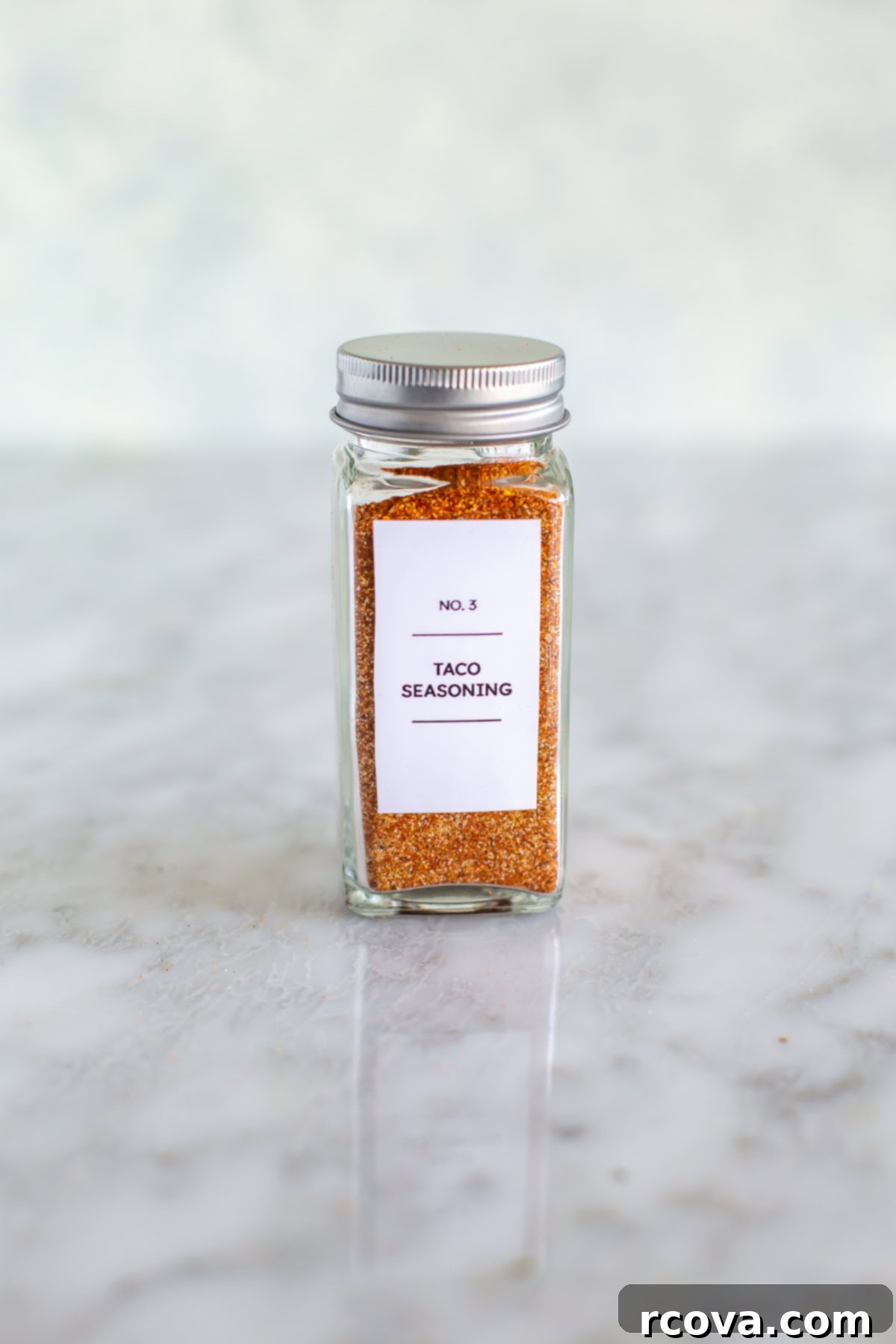 Simple Homemade Taco Seasoning And Jar Labels 1 featured 63058
