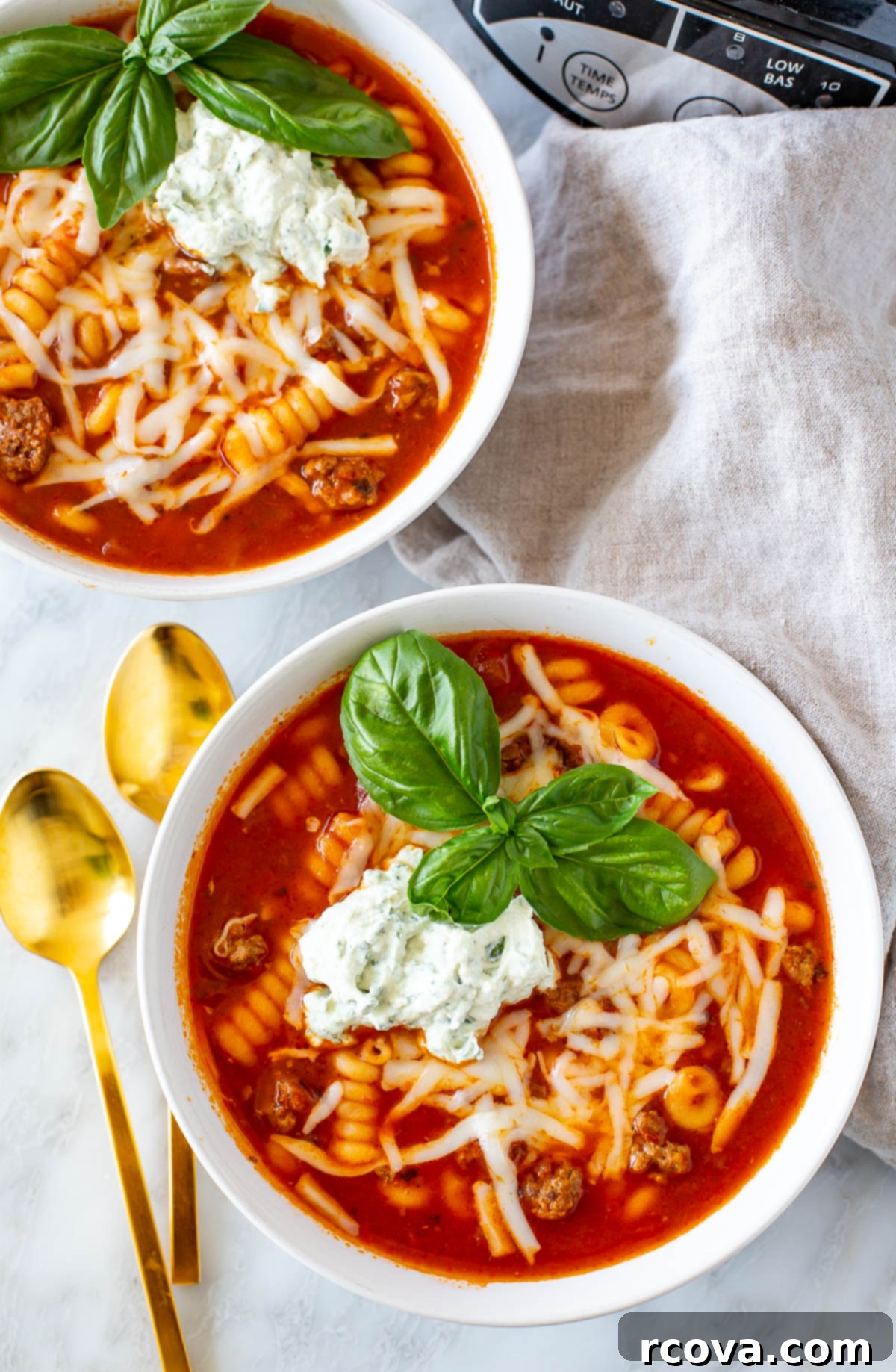 Effortless Slow Cooker Lasagna Soup 1 featured 90857