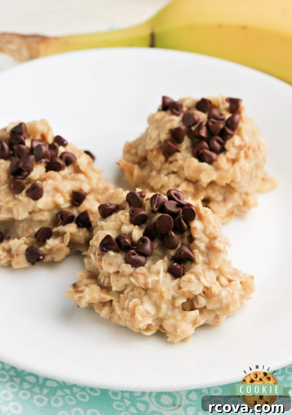 Effortless Banana Oat Treats 3 Close-up of fluffy banana no-bake cookies with an inviting texture, indicating they are made with banana pudding.