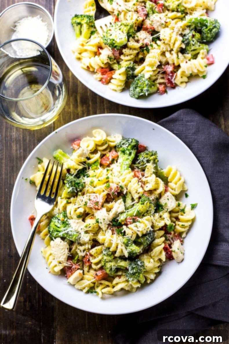 One-Pan Creamy Chicken Broccoli Alfredo 2 Broccoli Chicken Alfredo Skillet - a healthy and easy weeknight dinner recipe.