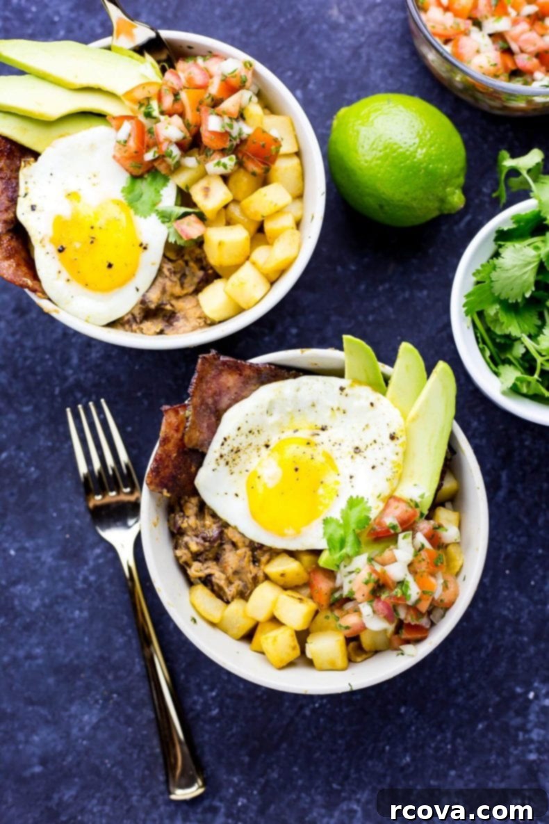 Ranchero Yumurta Kaseleri 4 Close-up of a Huevos Rancheros Breakfast Bowl highlighting the perfectly fried egg, fresh avocado, and vibrant pico de gallo, ready to be enjoyed as a healthy brunch.