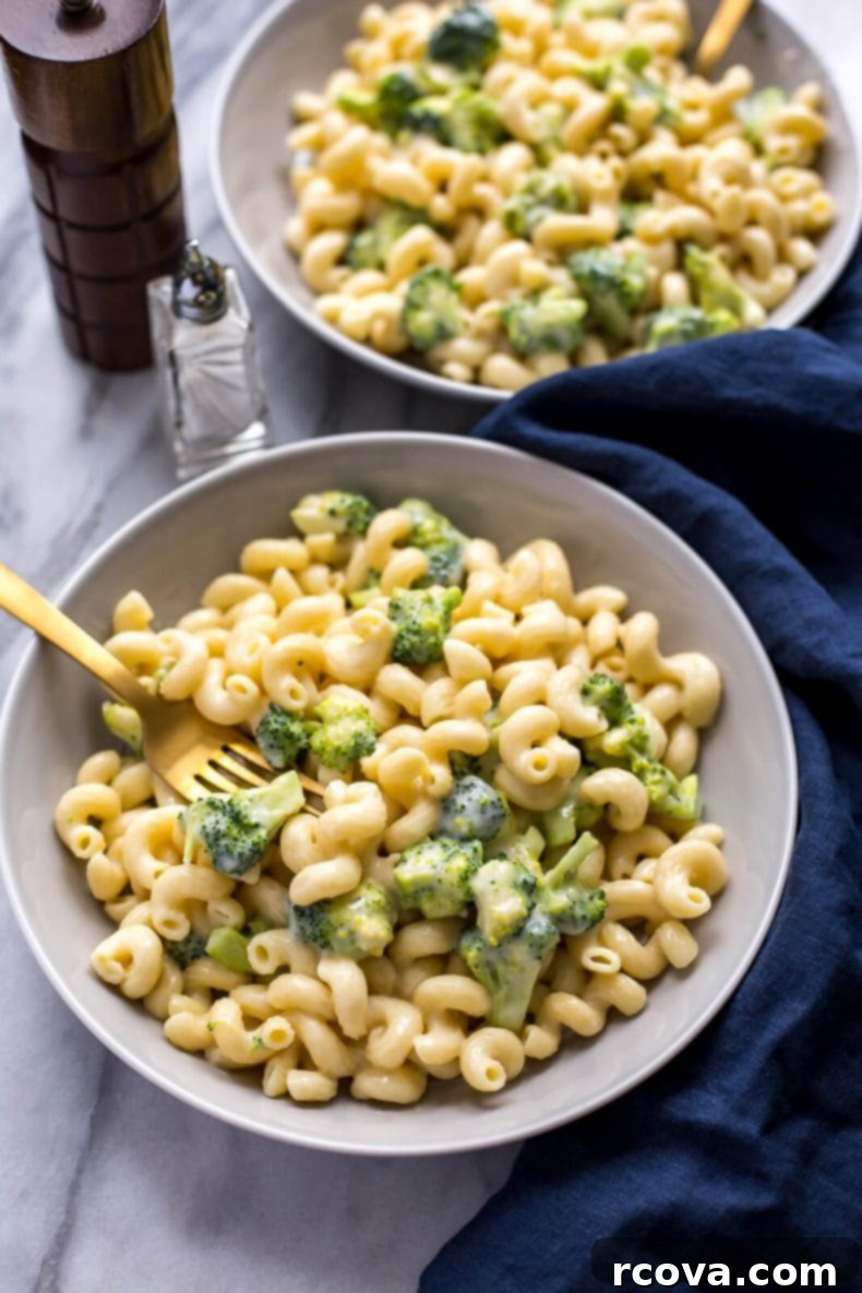 Wholesome Broccoli Mac and Cheese 8 A large bowl of creamy Healthy Instant Pot Mac and Cheese with broccoli, ready to be served.
