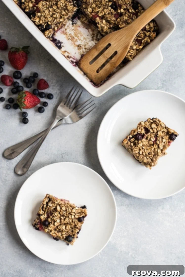 25+ Healthy Grab and Go Work Snacks 23 Banana Bread Baked Oatmeal with Berries and Cinnamon via Isabel Eats, served in a bowl.