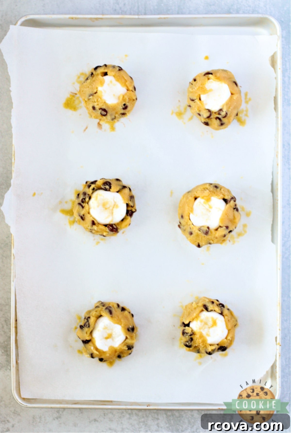 GIANT SMORES STUFFED COOKIES 10 Shape cookie dough around the marshmallows.