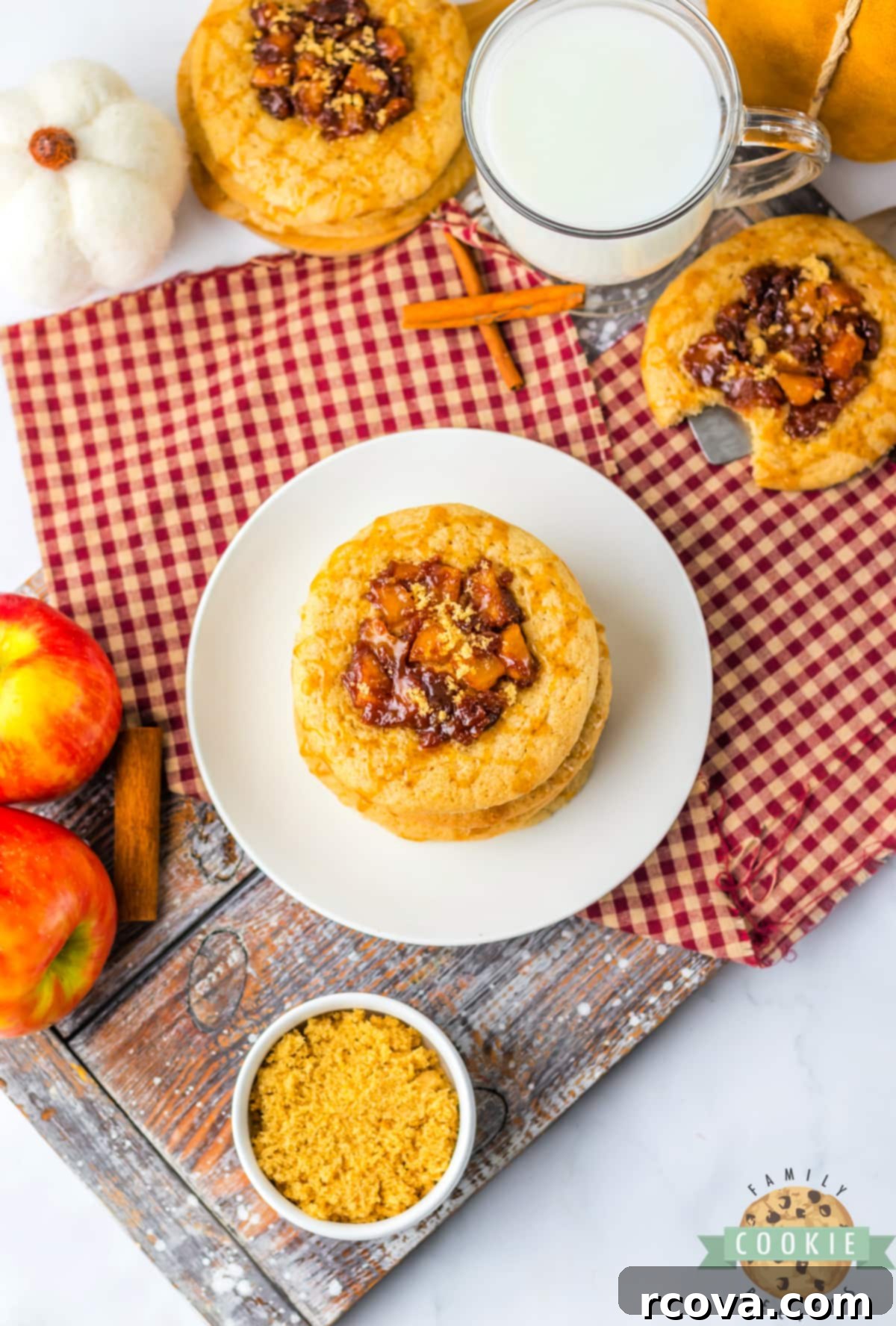 Tarçınlı Elma Dolgulu Kurabiyeler 17 Cinnamon cookies with apple filling.