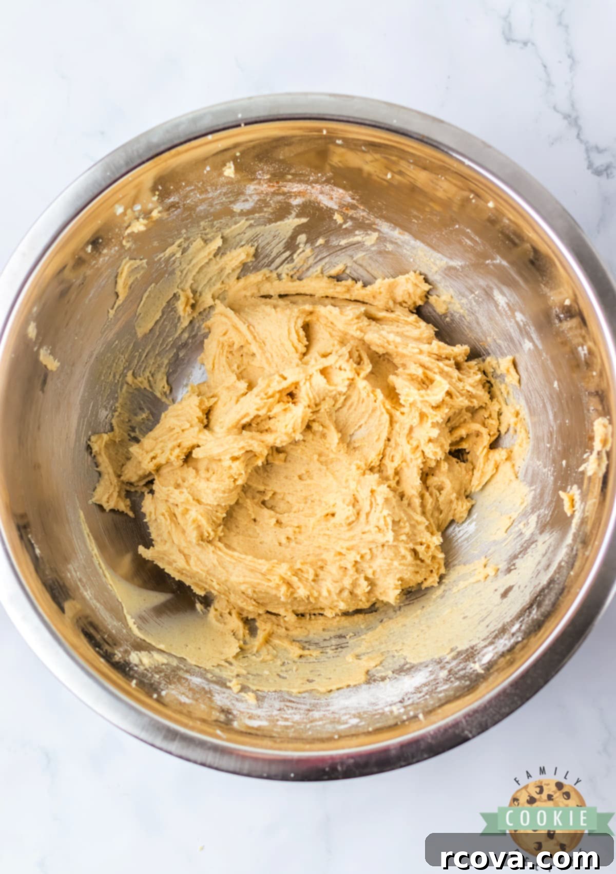 Tarçınlı Elma Dolgulu Kurabiyeler 9 Chill cookie dough in bowl before baking.