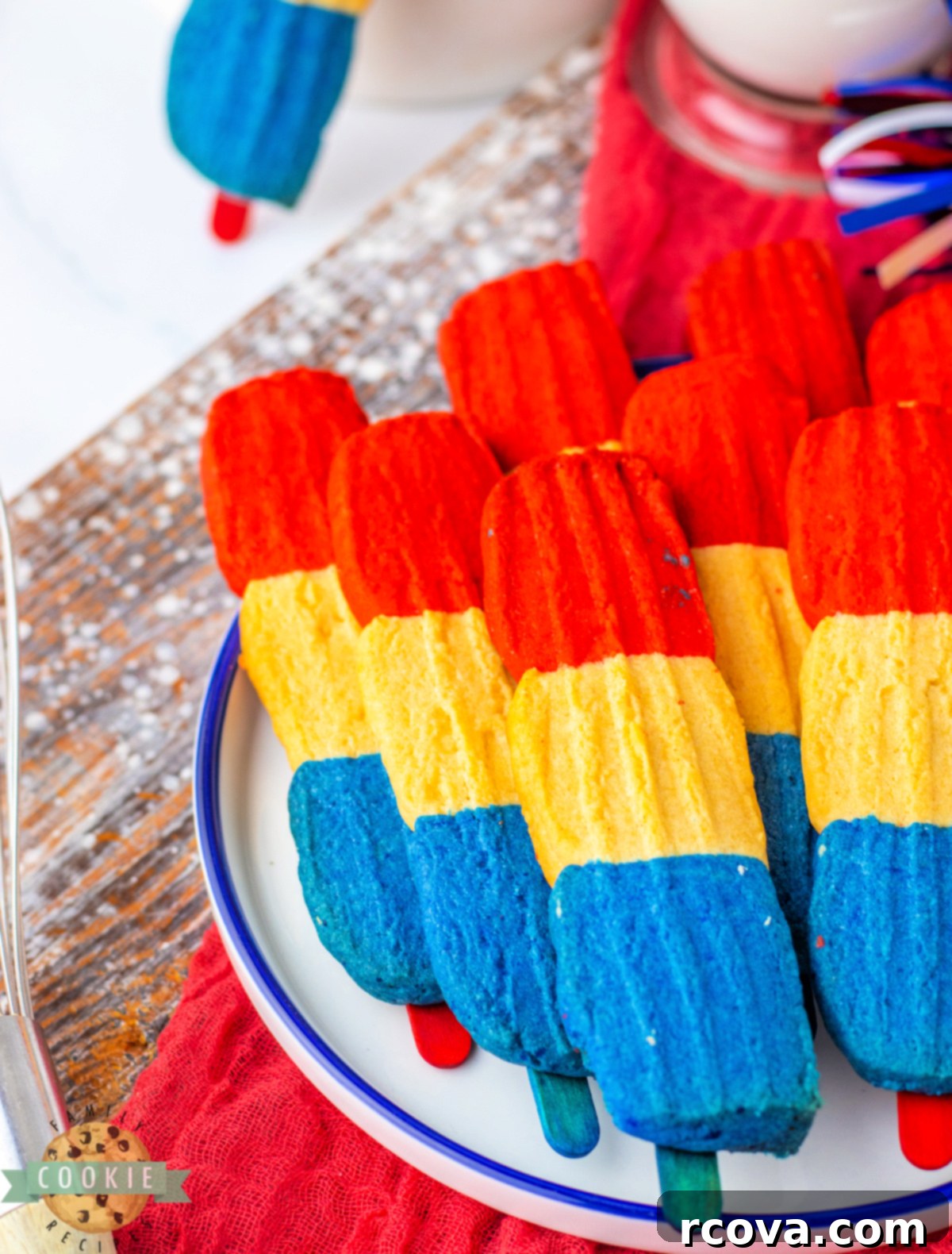 Firecracker Cookie Delights 6 Patriotic cookies that look like popsicles.