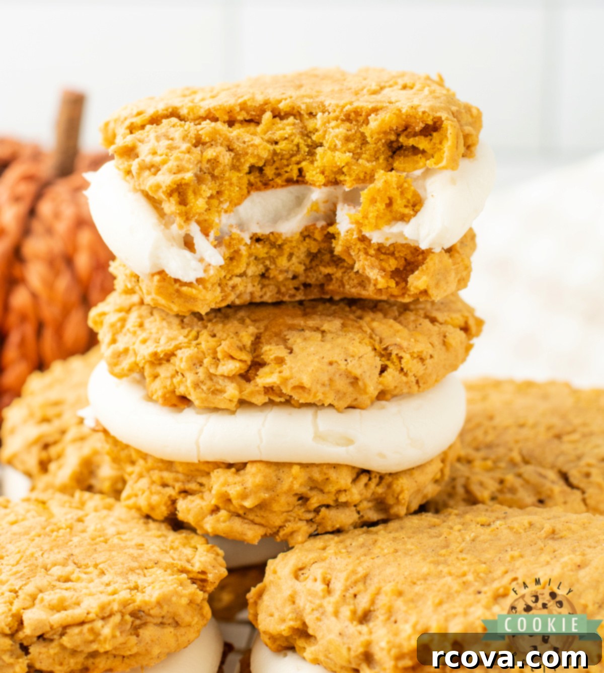 Pumpkin Spice Oatmeal Creamwiches 8 These Pumpkin Oatmeal Cream Pies are soft, chewy, and spiced with pumpkin, cinnamon & nutmeg, then filled with sweet cream cheese frosting.