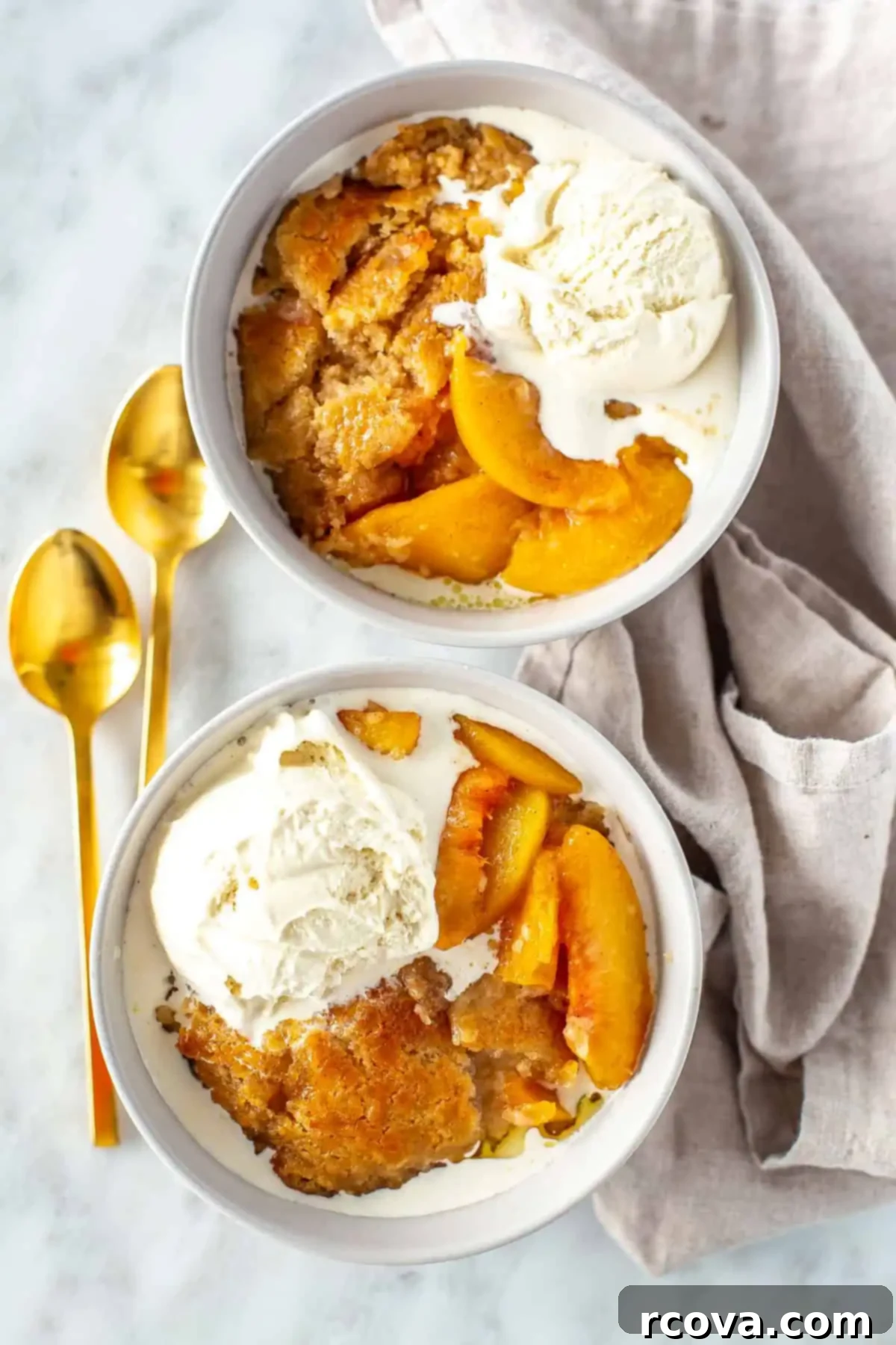 Simple Potluck Showstoppers 14 Instant Pot Peach Cobbler {So Easy!} via Eating Instantly