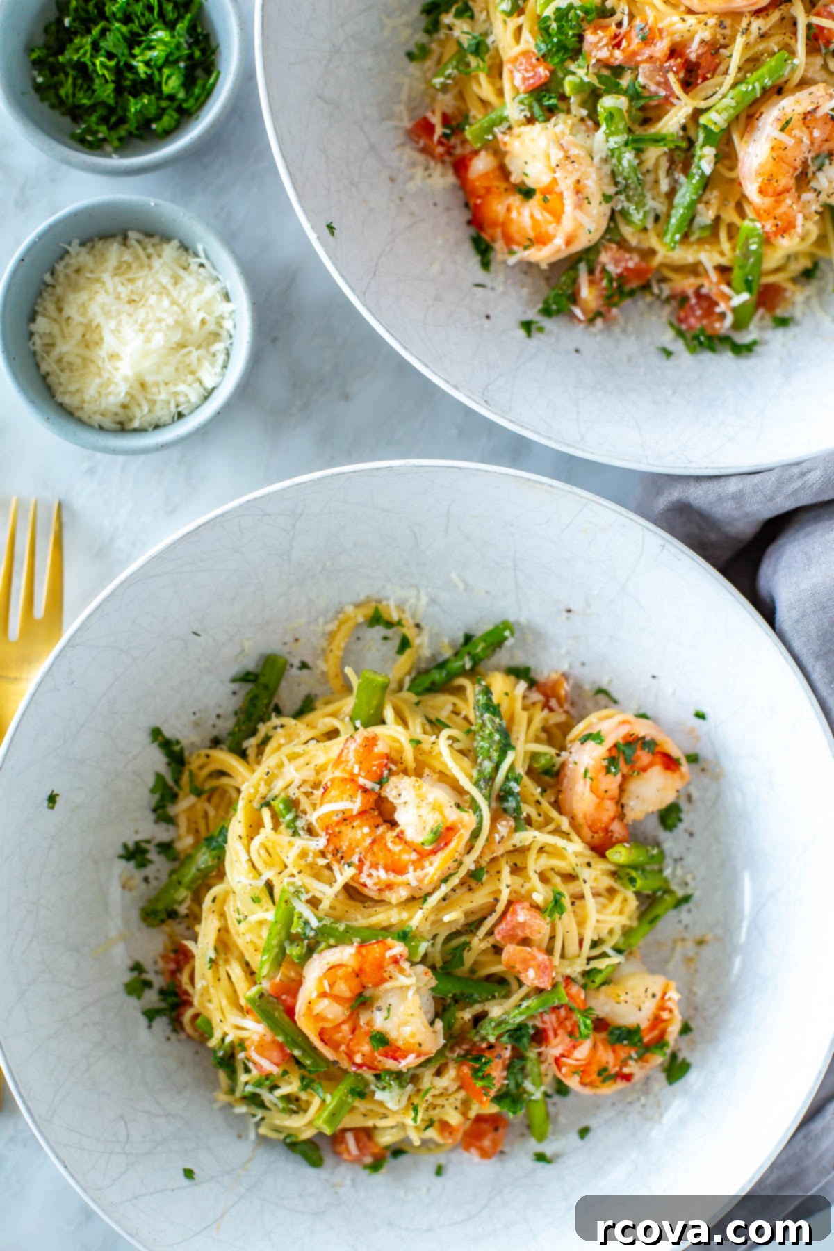 Olive Garden's Shrimp Scampi 2 Two bowls of perfectly plated Olive Garden Shrimp Scampi, garnished with fresh parsley.