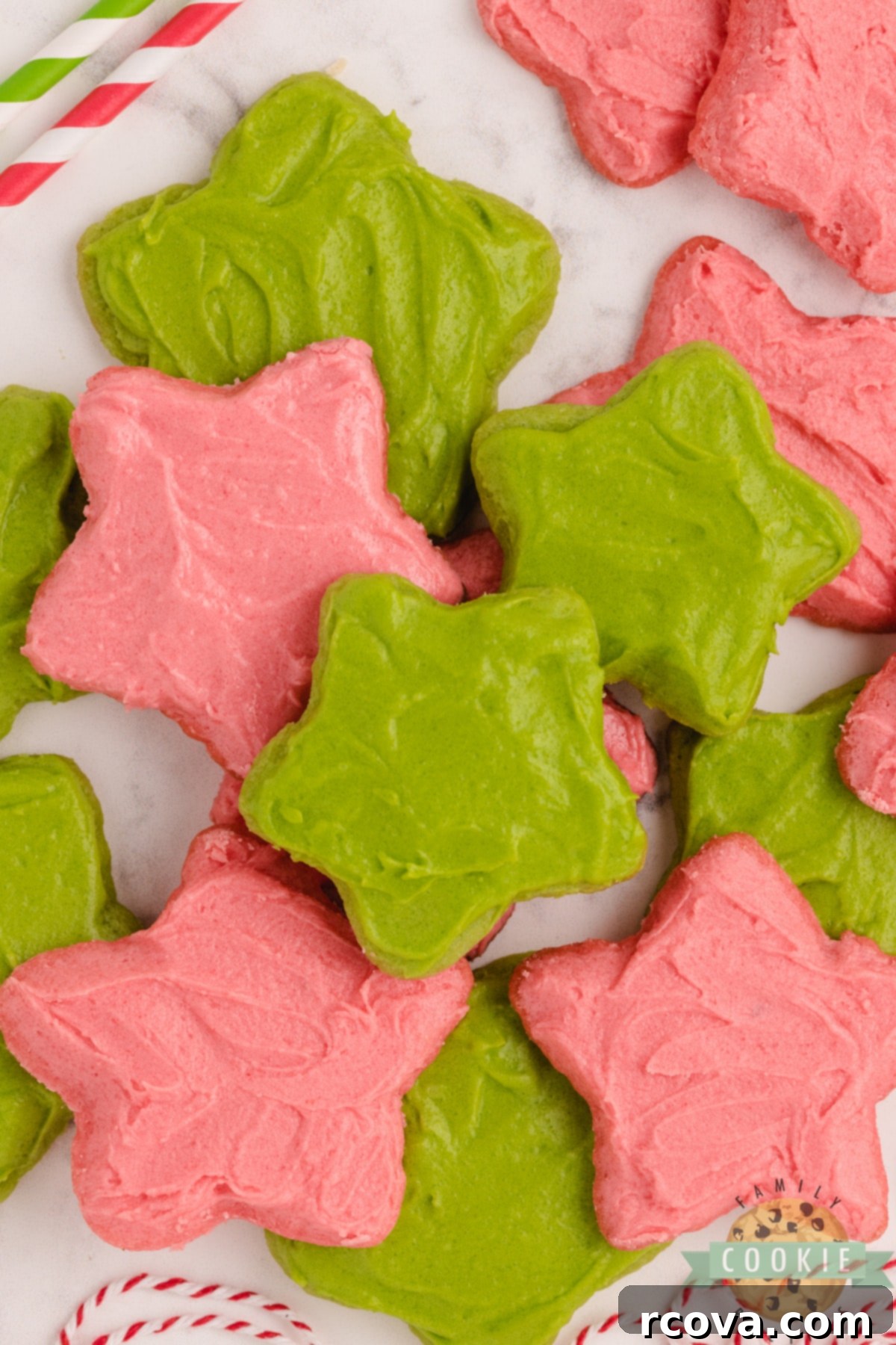 Jiggly & Jolly Christmas Sugar Cookies 6 Cut-out sugar cookies made with red and green Jello for Christmas