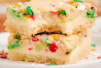 Christmas Cheesecake Sugar Cookie Squares